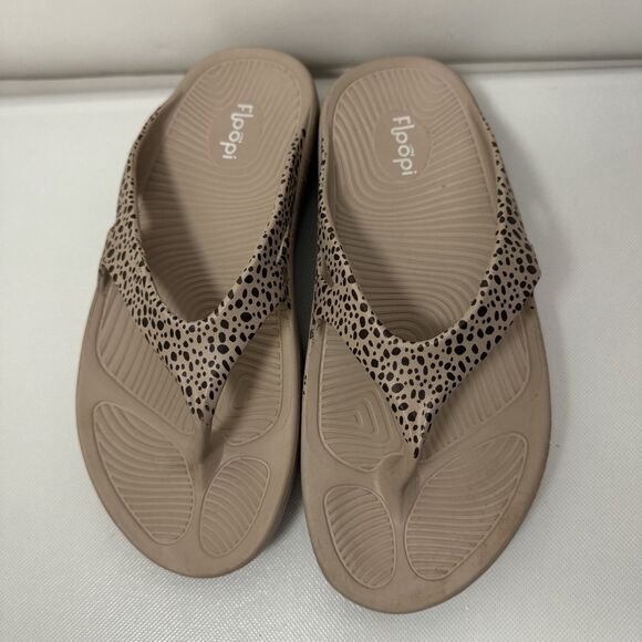Floopi Sandals Women's 7M Beige Flip Flop Leopard Casual Pool Beach Comfort - Picture 2 of 4
